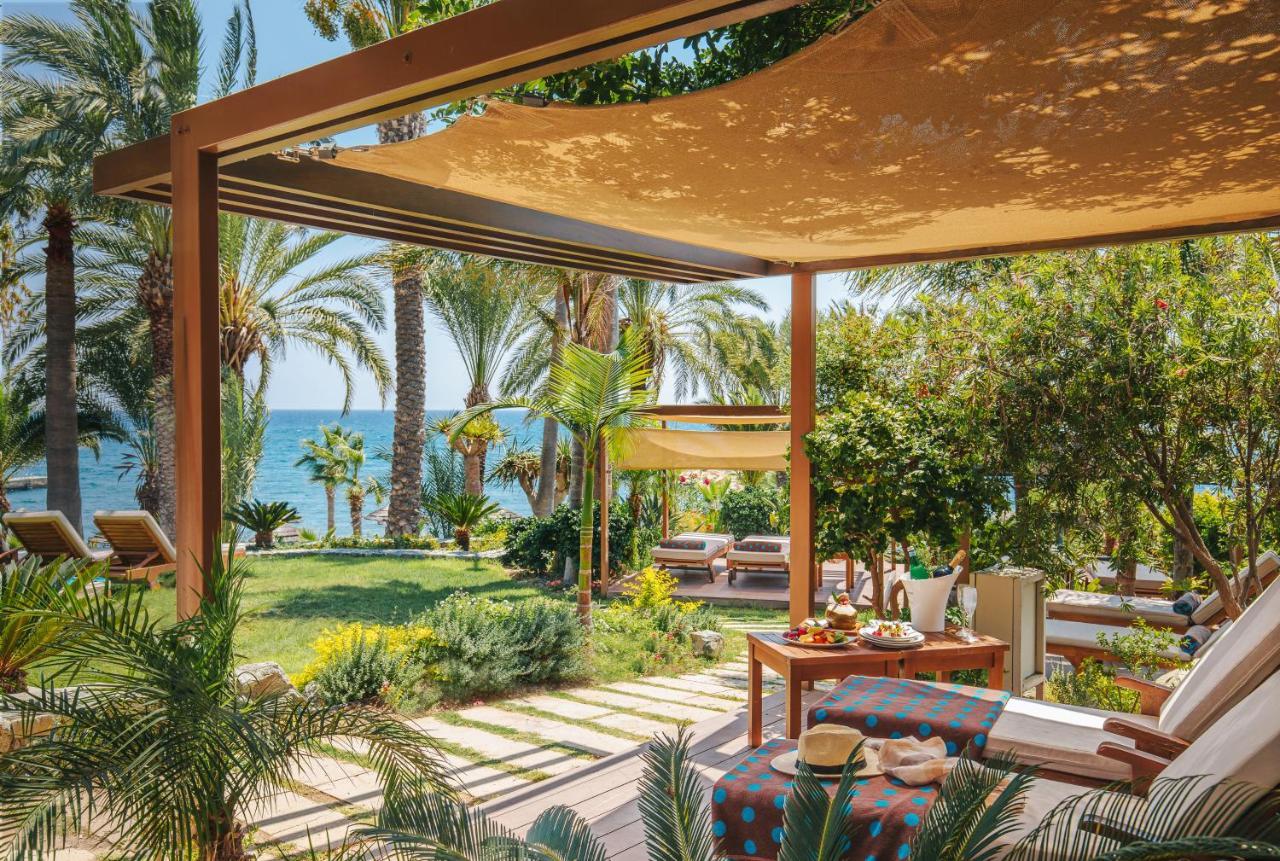 Amathus Beach Hotel Limassol Bagian luar foto The beach at the resort