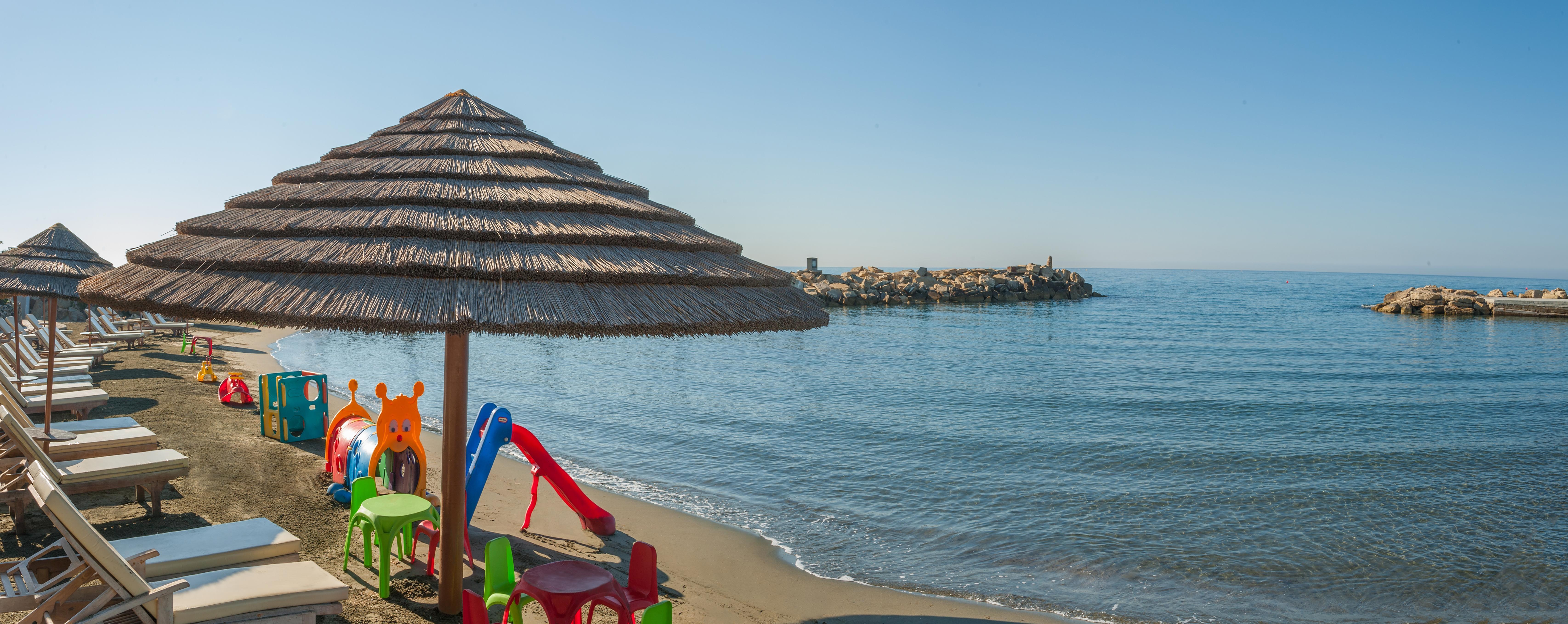 Amathus Beach Hotel Limassol Bagian luar foto The beach of Nea Vrasna