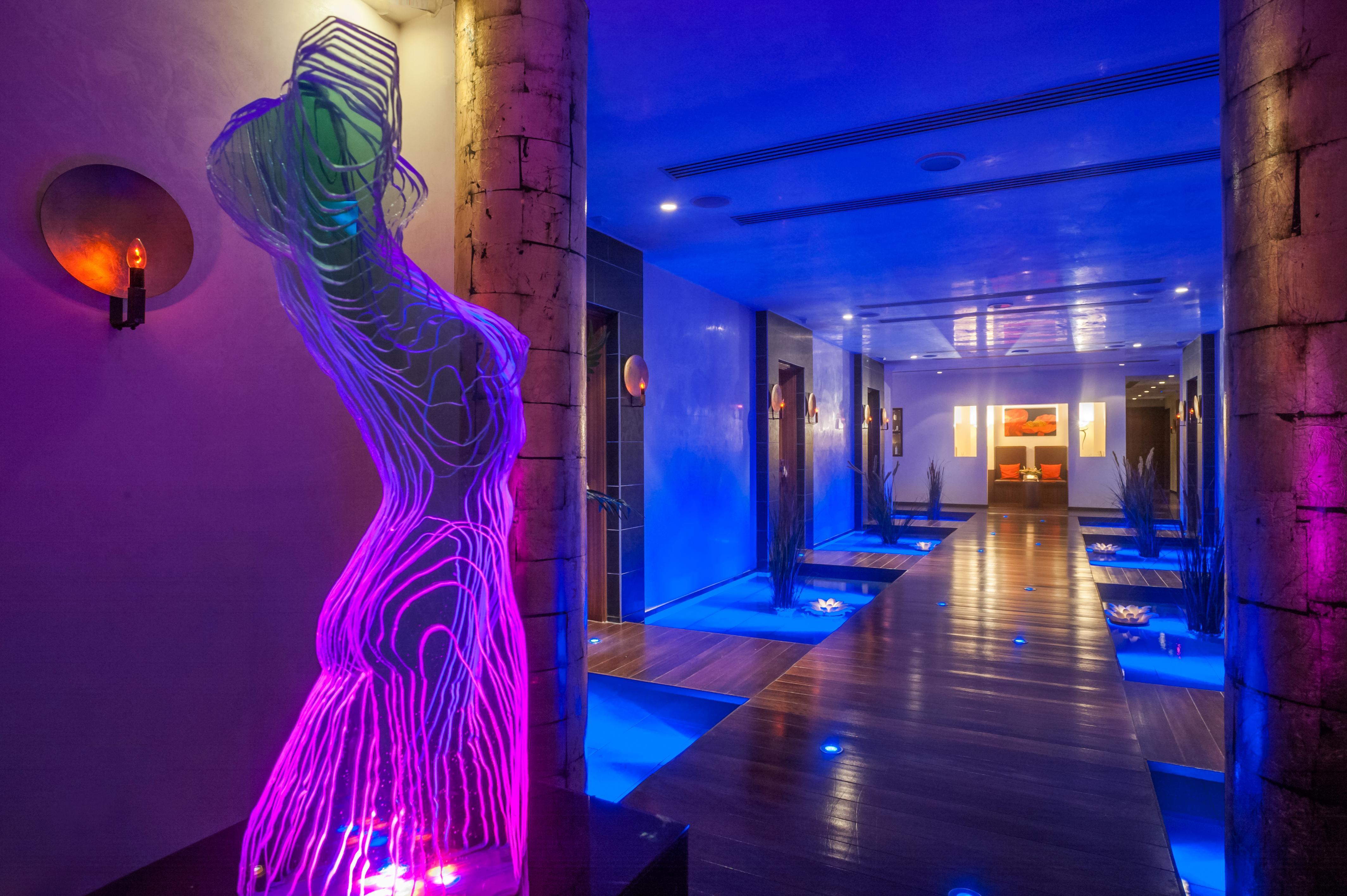 Amathus Beach Hotel Limassol Bagian luar foto The interior of the hotel