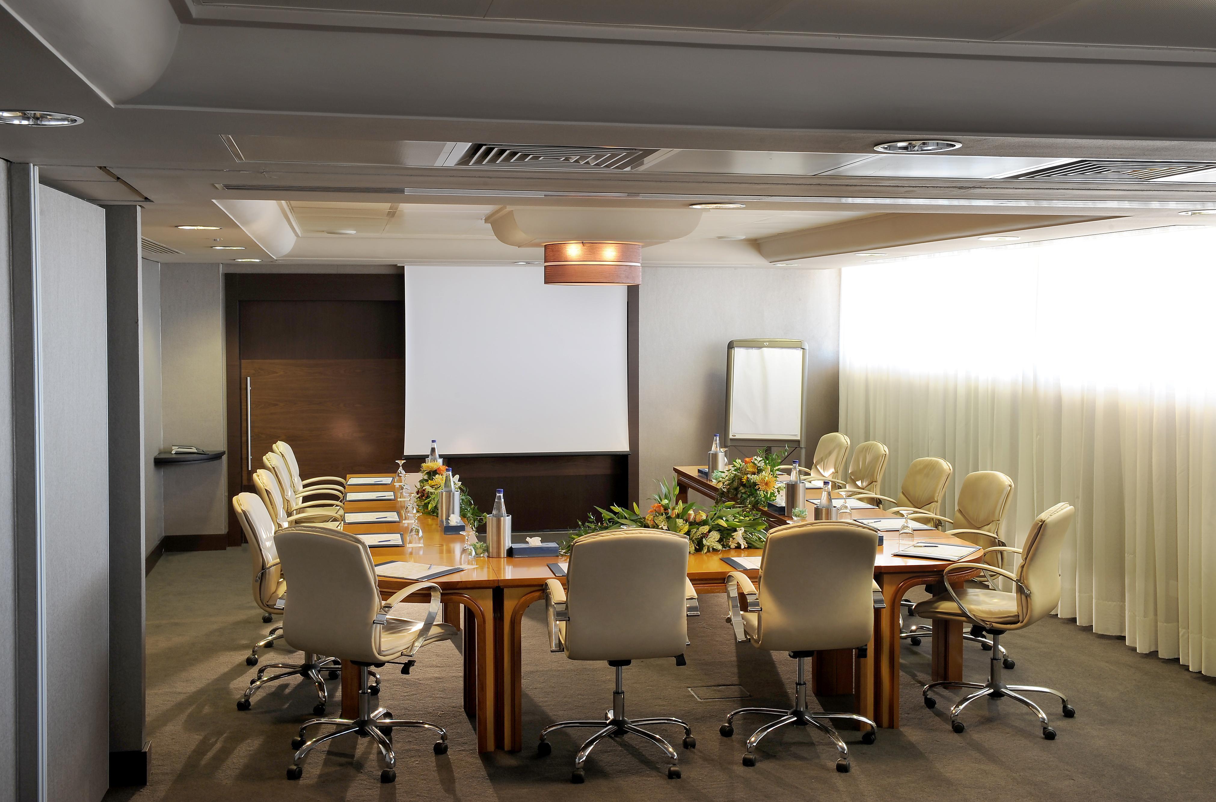 Amathus Beach Hotel Limassol Bagian luar foto A meeting room