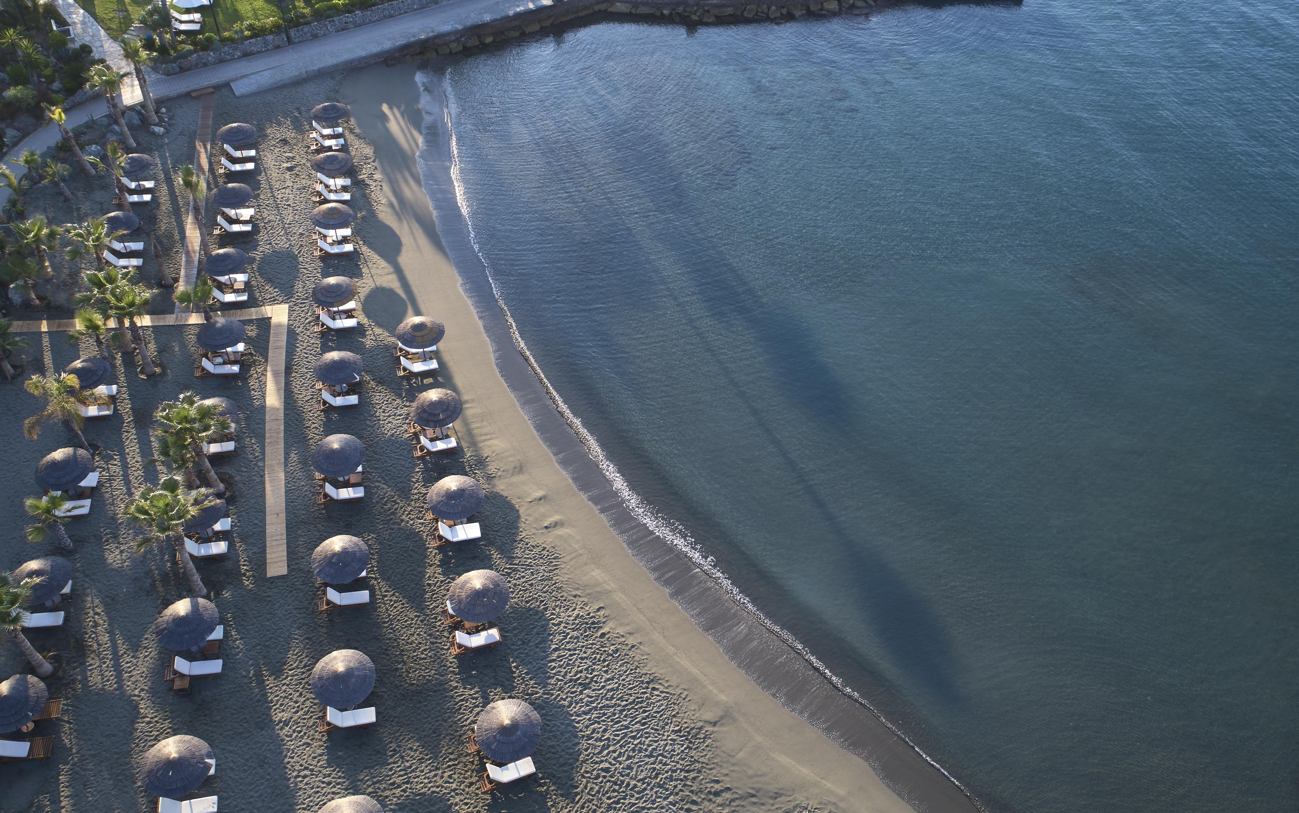 Amathus Beach Hotel Limassol Bagian luar foto Aerial view of the beach
