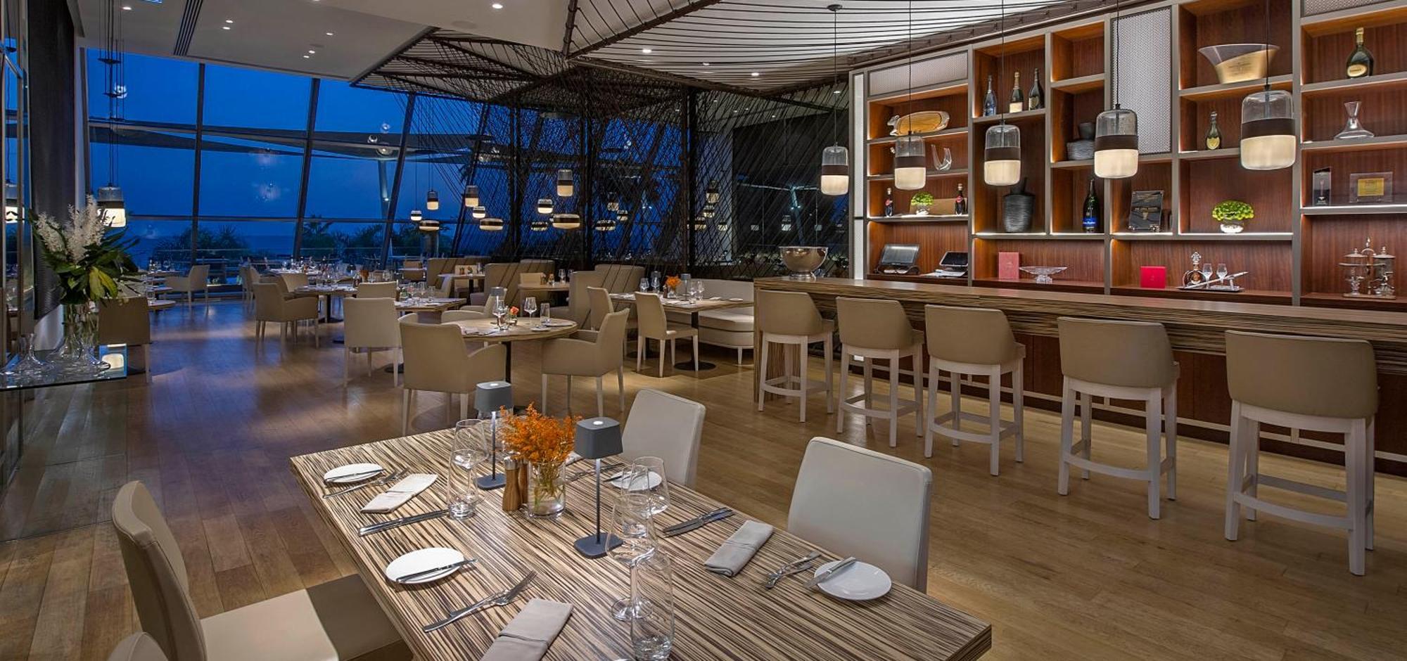 Amathus Beach Hotel Limassol Bagian luar foto The Lounge at the Westin Hyderabad