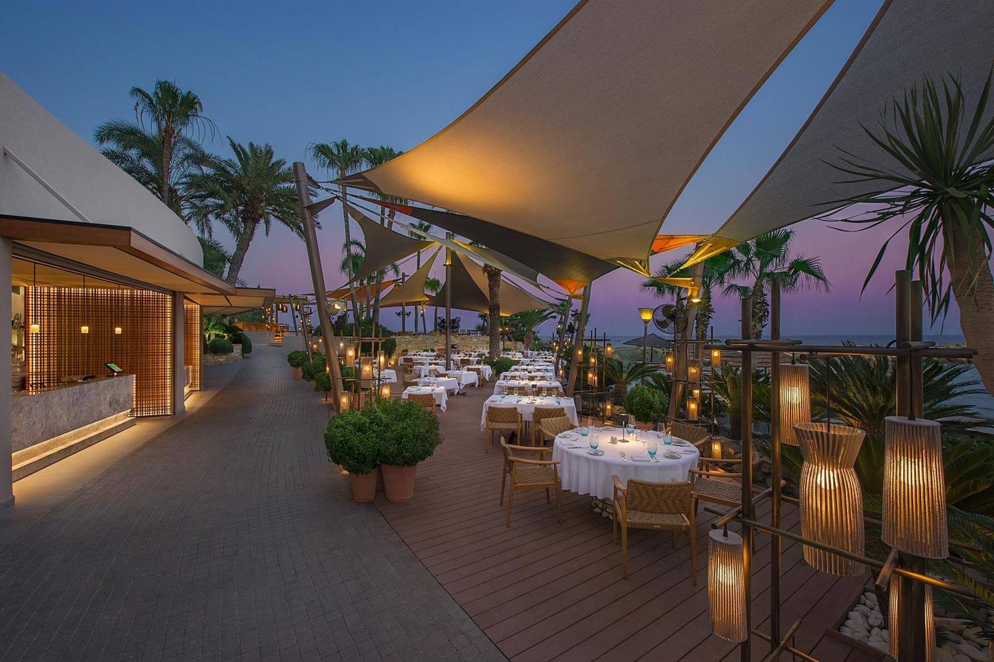 Amathus Beach Hotel Limassol Bagian luar foto The Deck