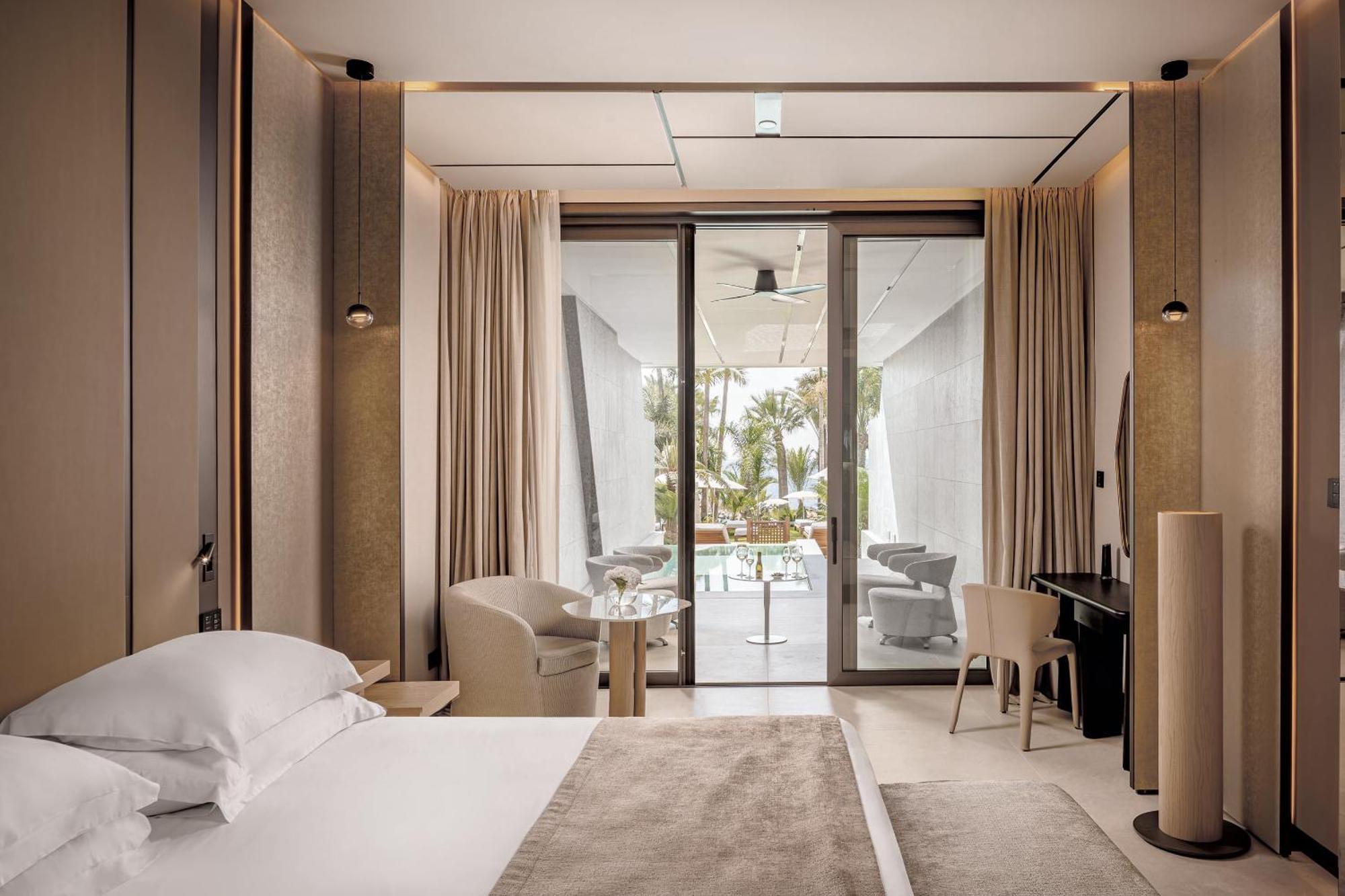 Amathus Beach Hotel Limassol Bagian luar foto Deluxe Pool Access