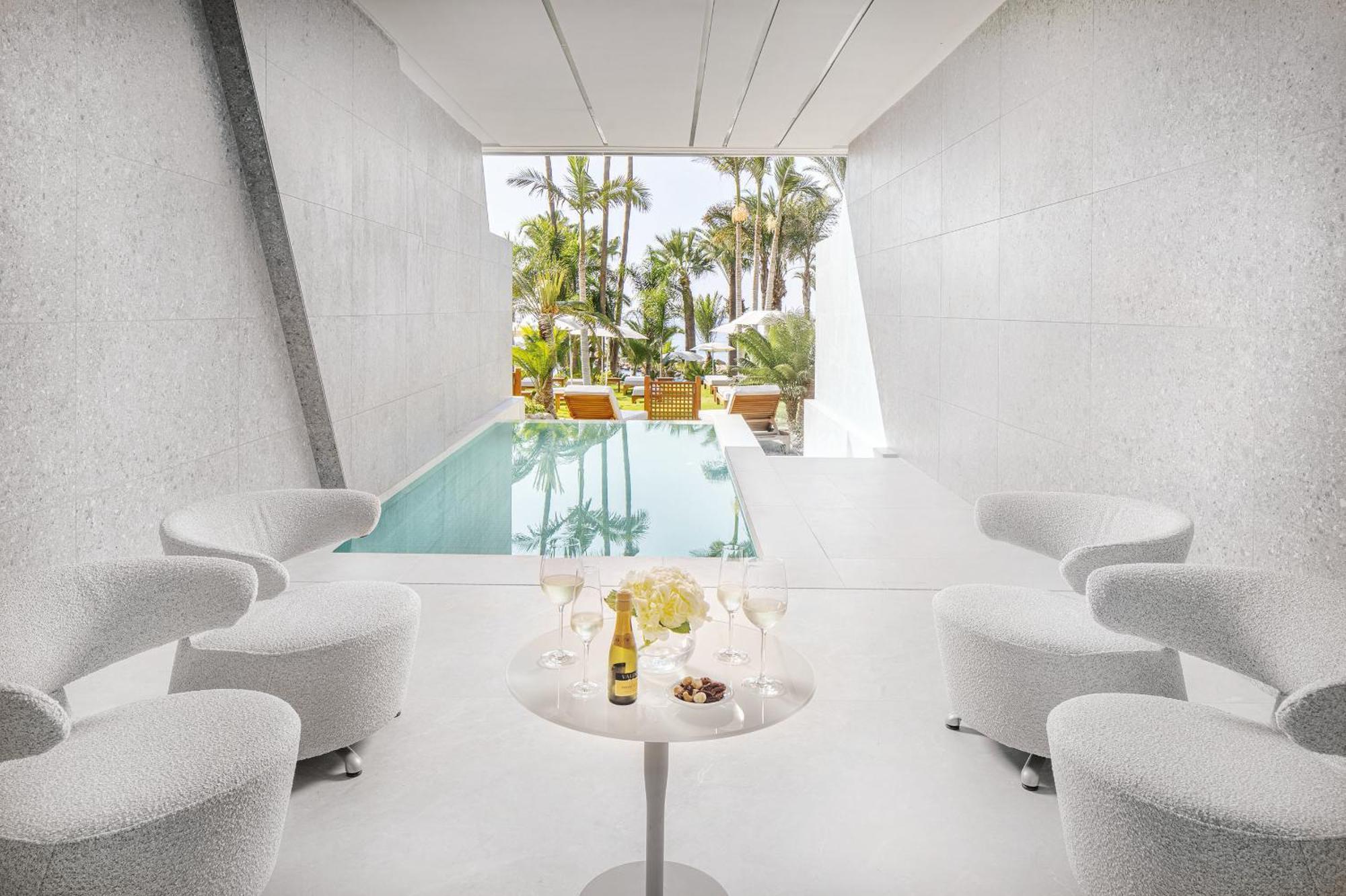 Amathus Beach Hotel Limassol Bagian luar foto The interior of the spa