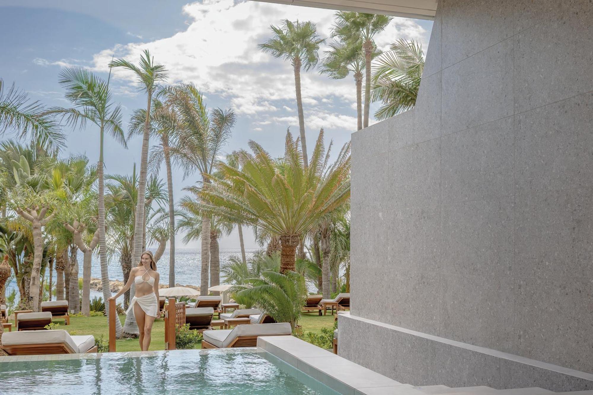Amathus Beach Hotel Limassol Bagian luar foto The beach at the hotel