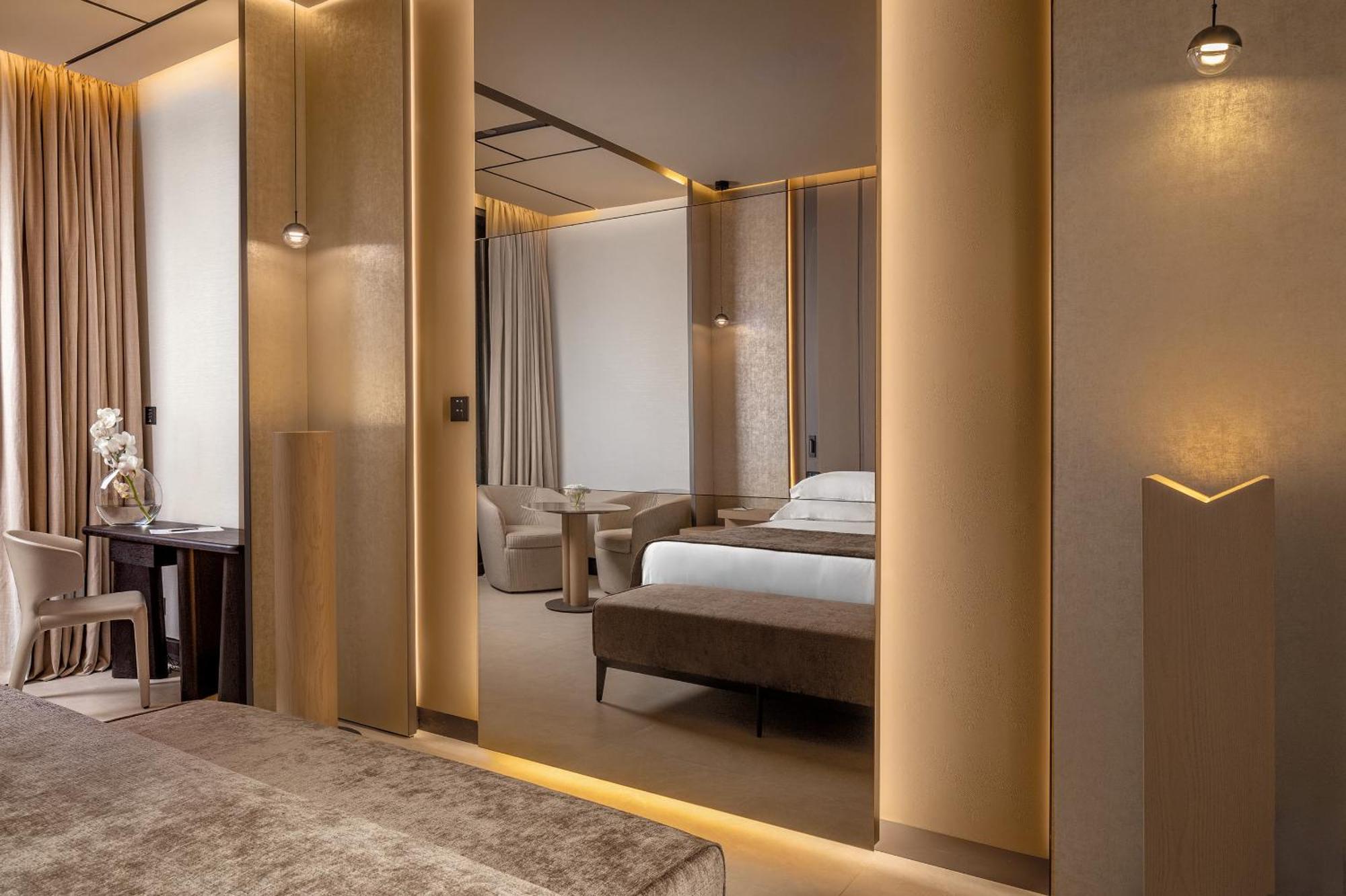 Amathus Beach Hotel Limassol Bagian luar foto A suite at the Mandarin Oriental, Munich